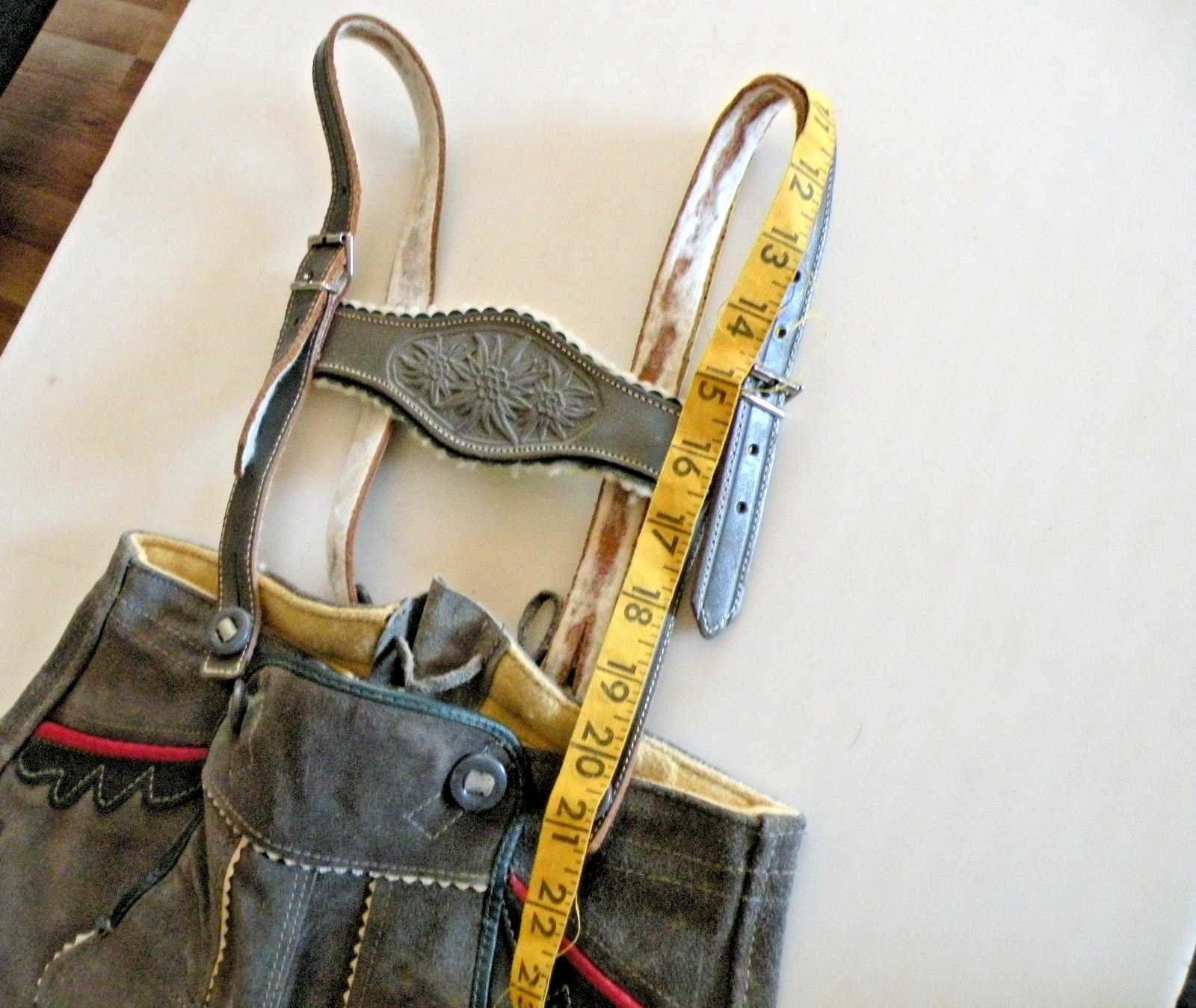 VINTAGE GENUINE LEATHER CHILDS GRAY LEDERHOSEN SHORTS w/SUSPENDERS Oktoberfest