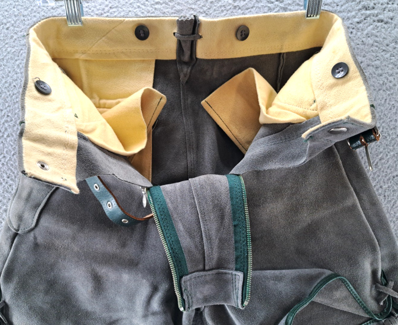VTG Lederhosen Oktoberfest Shorts Mens 28×4 Gray Green Leather German Belted