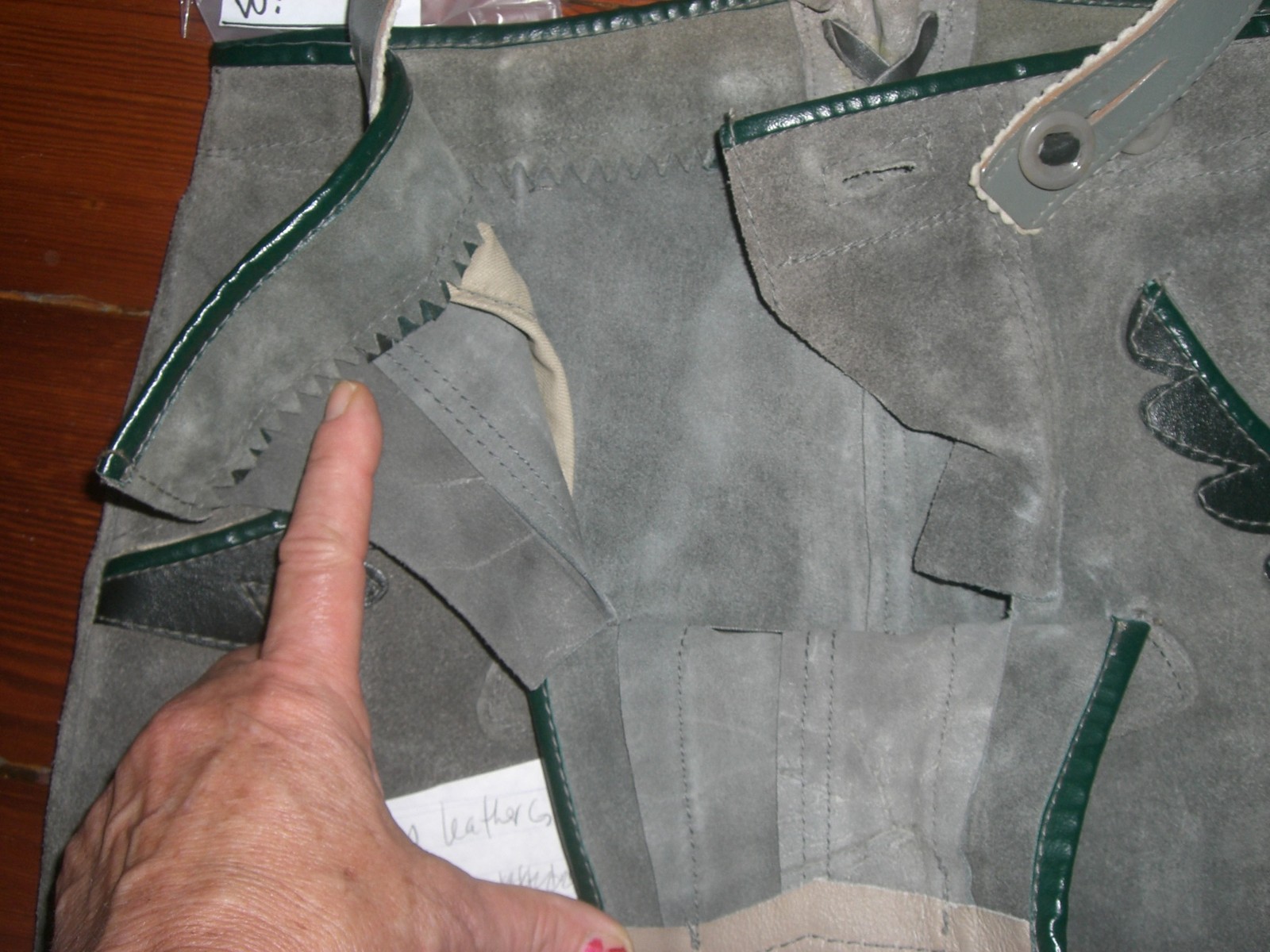 Vintage LEDERHOSEN LEATHER SHORTS SMALL SUEDE October Fest-X-1