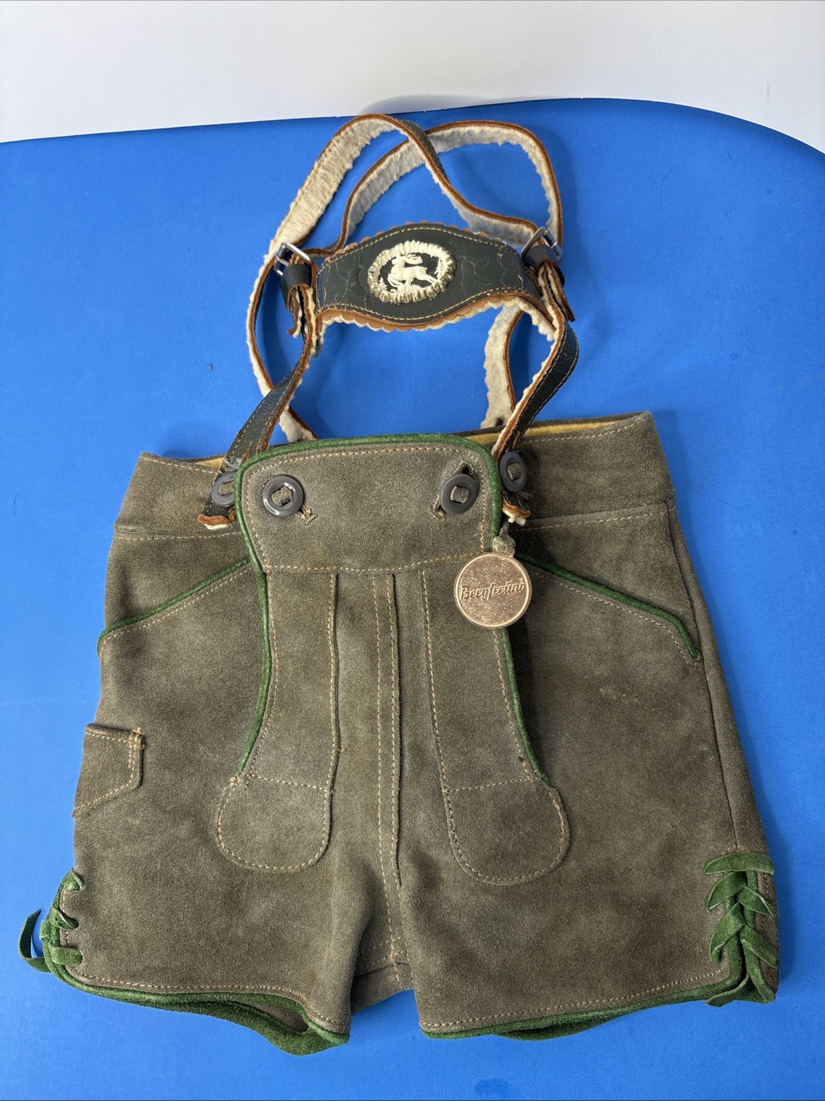 Vintage Bergfreund German Olive Green Suede Shorts Oktoberfest Kids Size 00