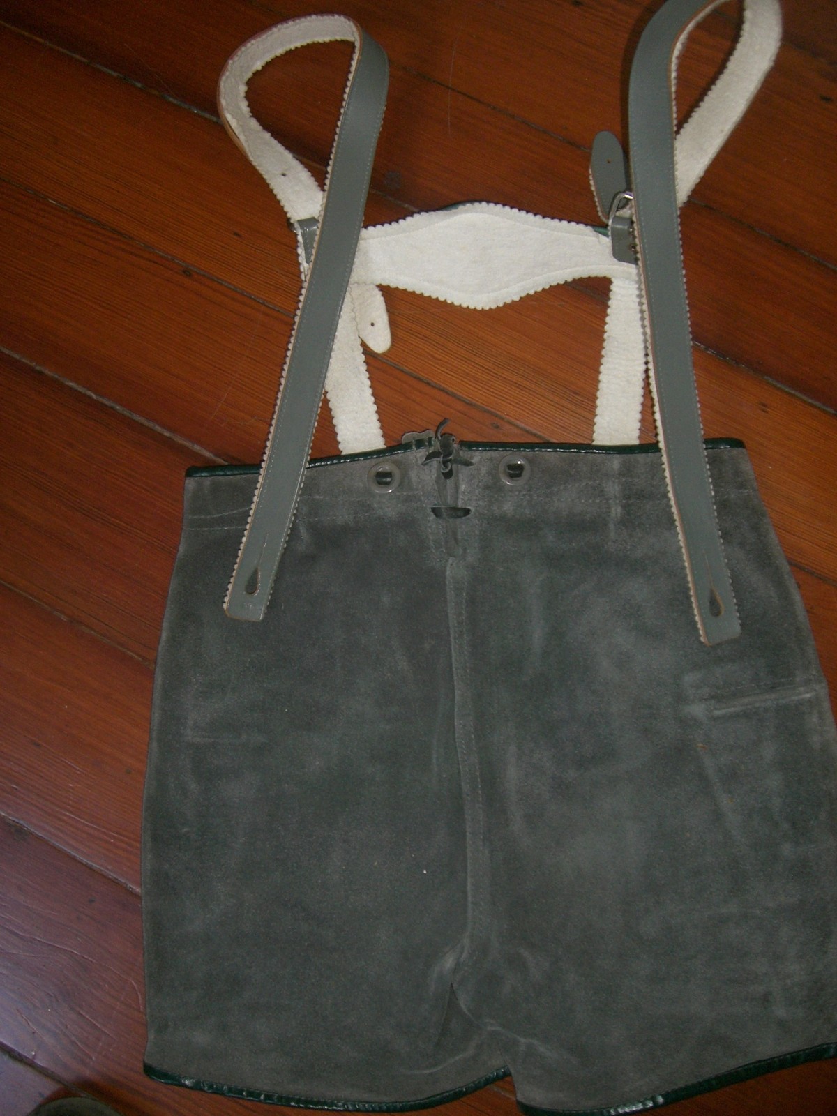Vintage LEDERHOSEN LEATHER SHORTS SMALL SUEDE October Fest-X-1